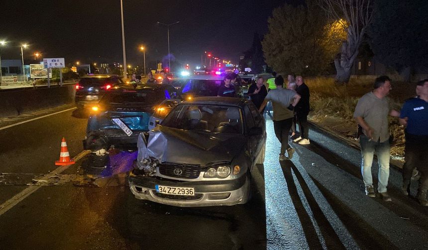 Polisten kaçıp kaza yapan otomobilde 9 kaçak göçmen ve 2 organizatör yakalandı