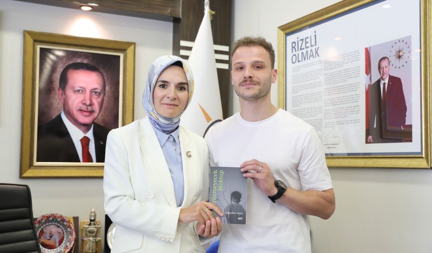 Rize- Devlet korumasında yetişti, hayat hikayesini yazdığı kitabını Bakan Göktaş'a hediye etti /Video eklendi