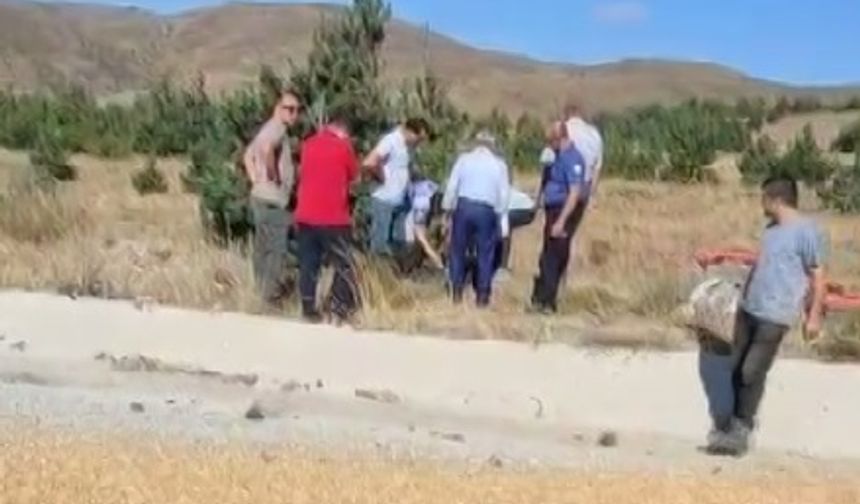 Sivas'ta buğday yüklü traktör devrildi: 2 ölü