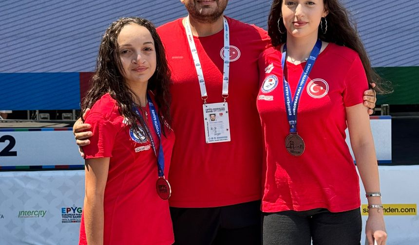 Tek bacakla yüzmede Avrupa ikincisi olan İrem ve Melisa'nın hedefi olimpiyatlar/ Ek fotoğraflar