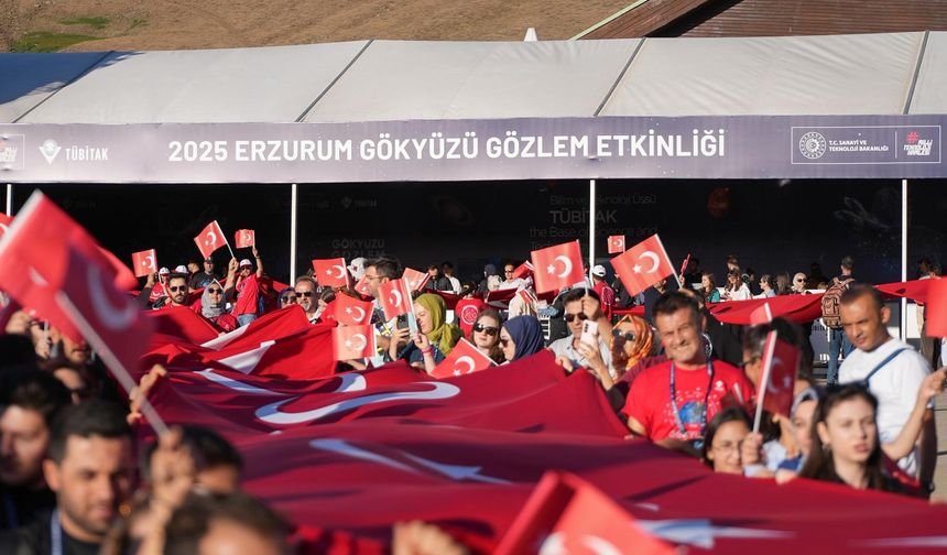 TÜBİTAK Gökyüzü Gözlem Etkinliği'nde 30 Ağustos Zafer Bayramı Coşkusu