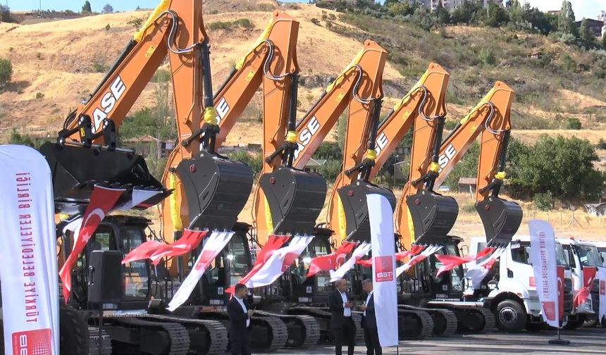 Türkiye Belediyeler Birliği, 53 belediyeye hizmet aracı teslim etti