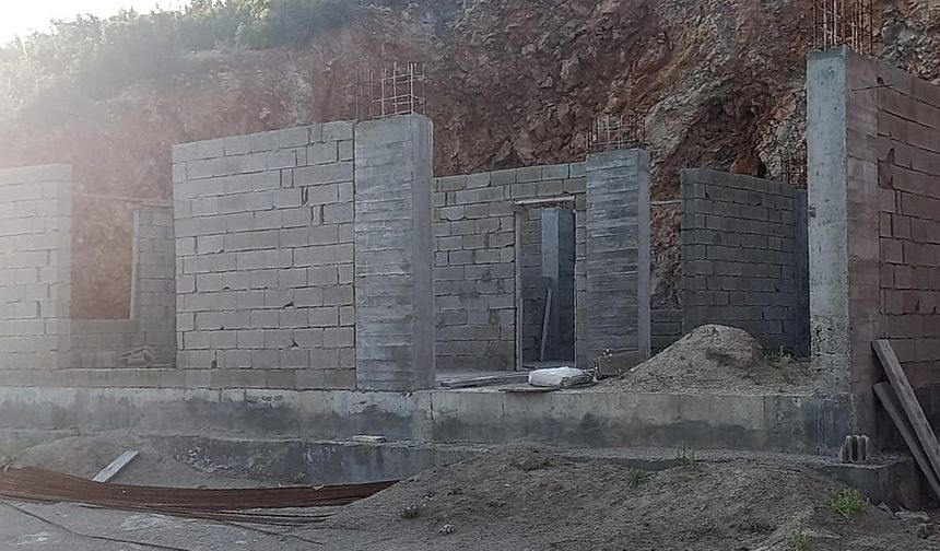Engelli çocukları için ev yaptırmak isterken birikimini de kaybetti