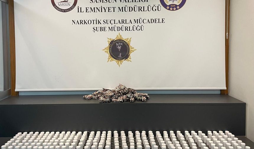 Evinin çatısında, çuvallarda uyuşturucu hap ele geçirilen şüpheliye gözaltı