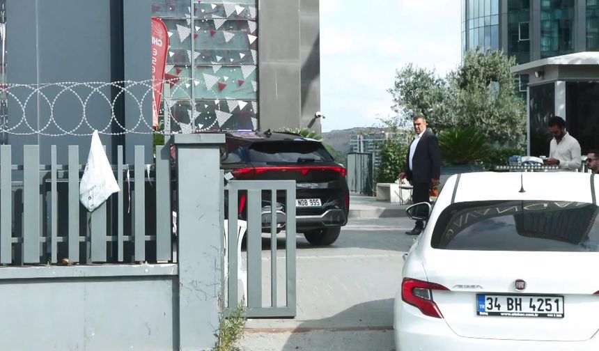 İstanbul - Gürsel Tekin CHP'nin Sarıyer'deki eski İl Başkanlığı binasında