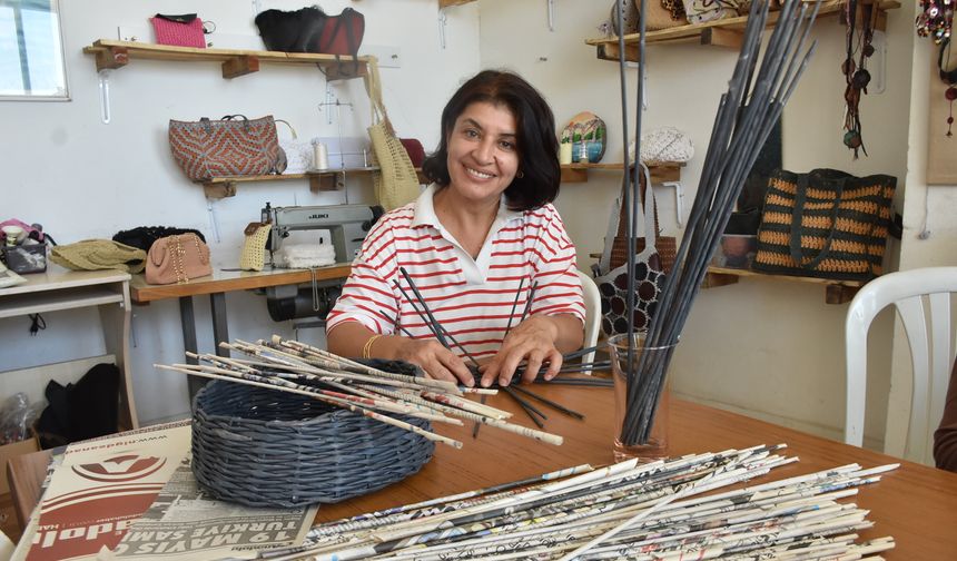 Kadın üreticiler, atık kağıtları sepete dönüştürdü