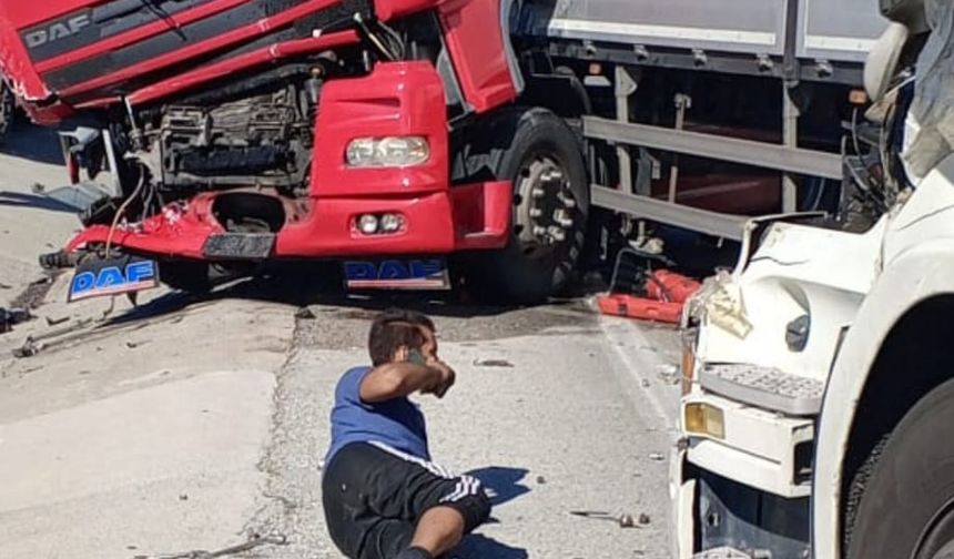 2 TIR çarpıştı; 3'ü ağır, 4 yaralı