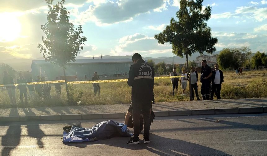 Afyonkarahisar'da TIR'la çarpışan motosikletteki 2 kişi öldü