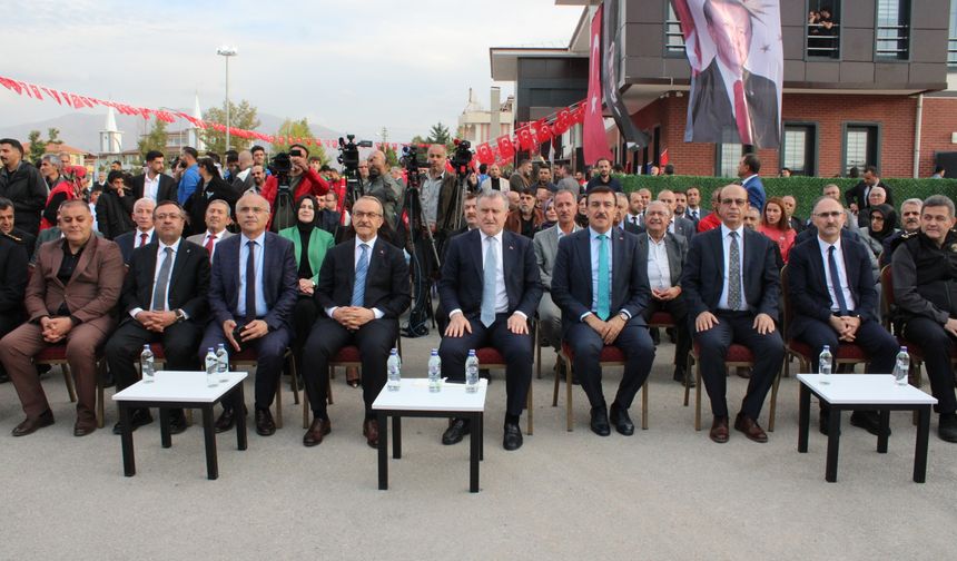 Bakan Bak: Sporun birleştirici gücünü kullanıyoruz