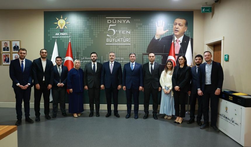 Bakan Fidan, AK Parti Dış İlişkiler Başkanı Sırakaya ile görüştü
