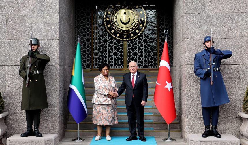 Bakan Güler, Güney Afrikalı mevkidaşı ile görüştü