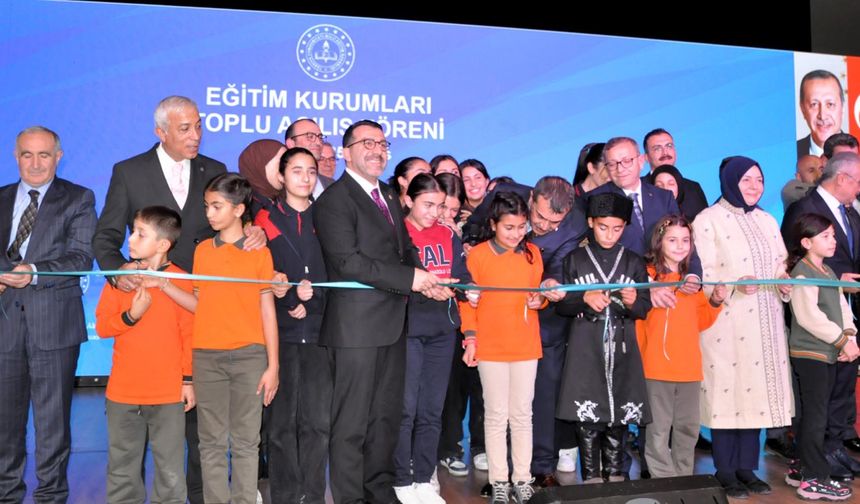 Bakan Tekin: Önümüzdeki yıl sınırlamayla okul kayıtlarının kapatıldığı uygulamayı hayata geçireceğiz / Ek Fotoğraflar