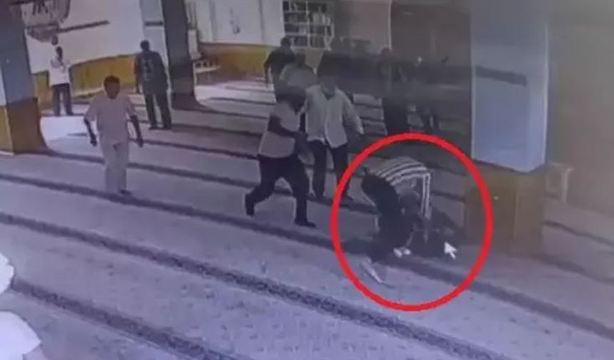 Camide komşusunu bıçaklayarak öldüren sanık: Eşini balkonda gördüm ve ona ‘kocanın leşini topla' dedim