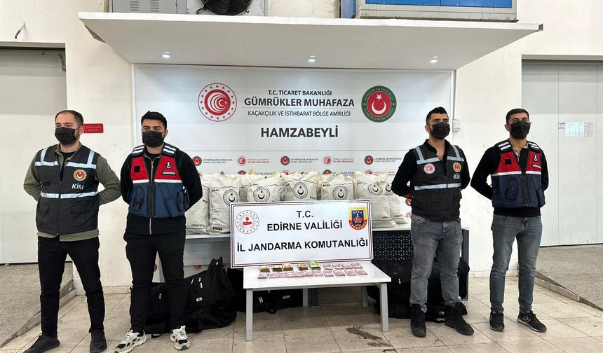 Edirne Hamzabeyli Gümrük Kapısı'nda 105 kilo esrar ele geçirildi / Ek fotoğraflar