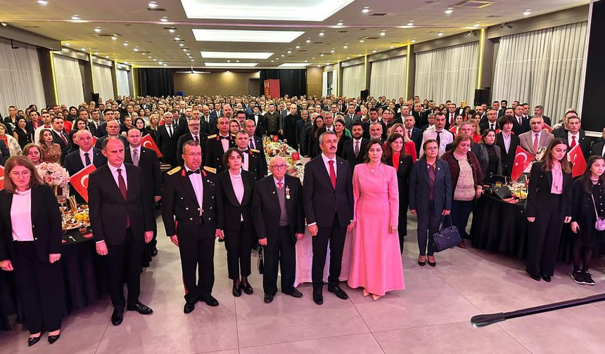 Edirne'de Meriç Nehri'nde kayıklarla fener alayı