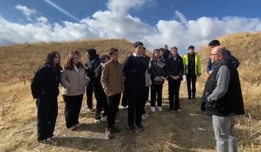 Erzurum'da öğrencilerden ecdada vefa; tarihi tabyaları temizlediler / Ek fotoğraflar