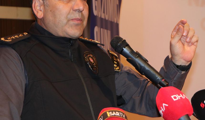 Gösteri yapan narkotik köpek 'Hera' ile fotoğraf için sıraya girdiler