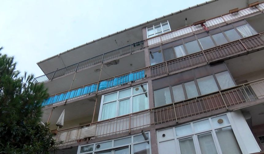 İstanbul- Avcılar'da kentsel dönüşüm sürecindeki 6 katlı binada balkon çöktü; 1 yaralı