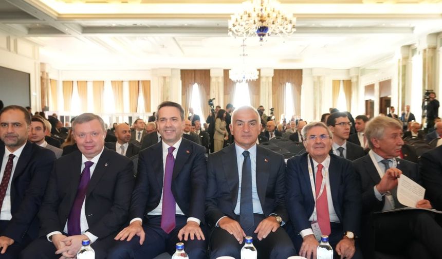 İstanbul- Bakan Ersoy: Turizm halklar arasında kültürel etkileşimi sağlayan bir köprüdür