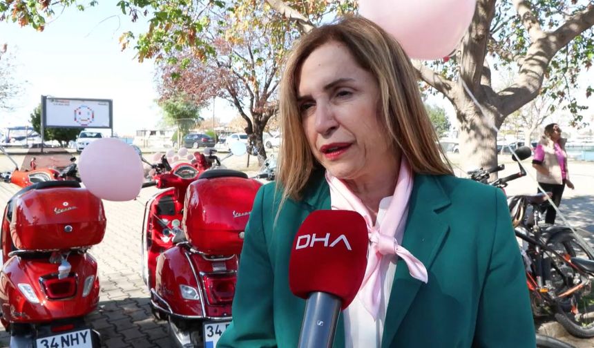 İstanbul-Kadıköy'de meme kanserinde farkındalık için motosiklet ve bisiklet turu
