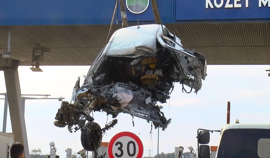 İstanbul - Kuzey Marmara Otoyolu'nda otomobil gişe bariyerine çarptı;1 ölü
