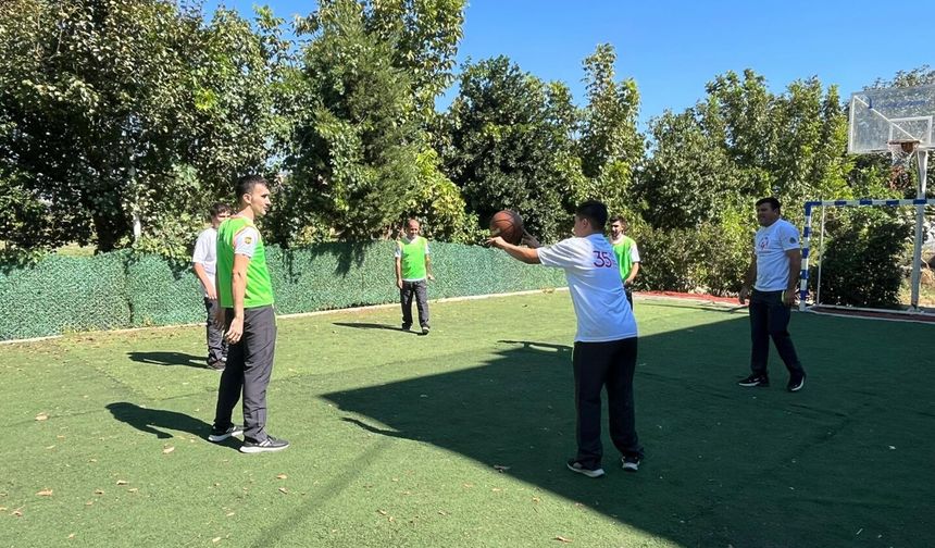 İzmir'in engelli basketbolcuları, tüm maçlarını kazanıp Türkiye şampiyonu oldu