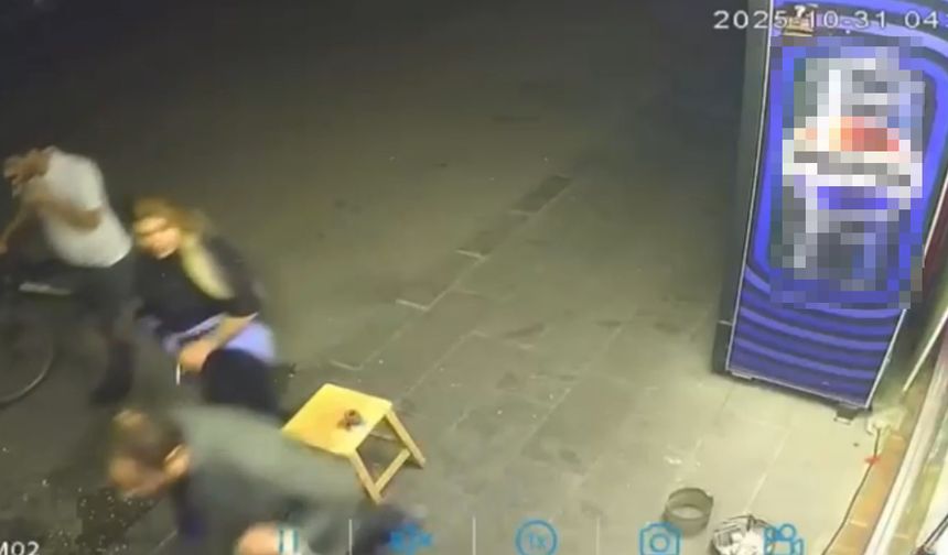 Kaldırımda çekirdek çitleyerek yürürken taburedeki cep telefonunu çaldı / Video eklendi