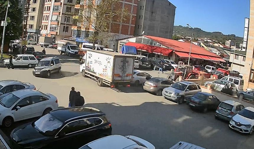 Kamyonet ile hafif ticari araç çarpıştı; 1 yaralı