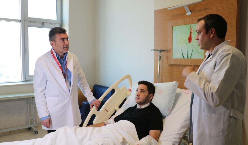 Kazada burnu kopma noktasına gelen motosikletli, ameliyatla sağlığına kavuştu