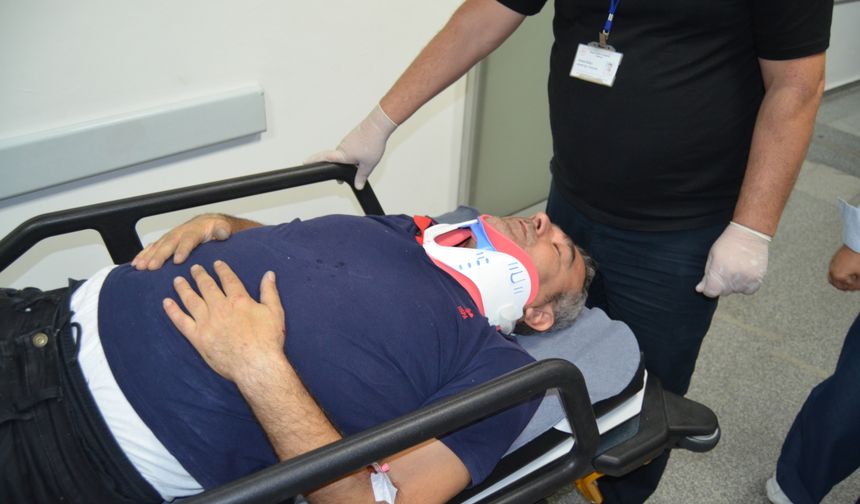 Kazada yaralanan anne ve oğlunu taşıyan ambulans, otomobille çarpıştı