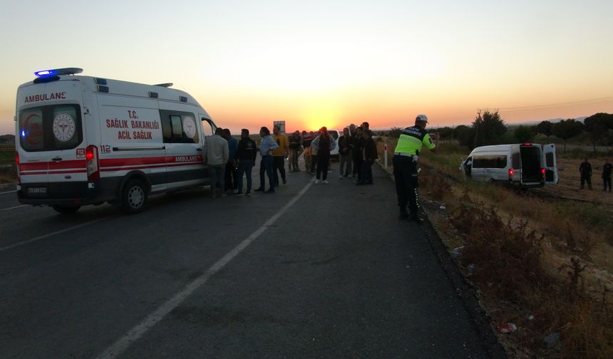 Kilis'te, otomobil ile minibüs çarpıştı: 12 yaralı