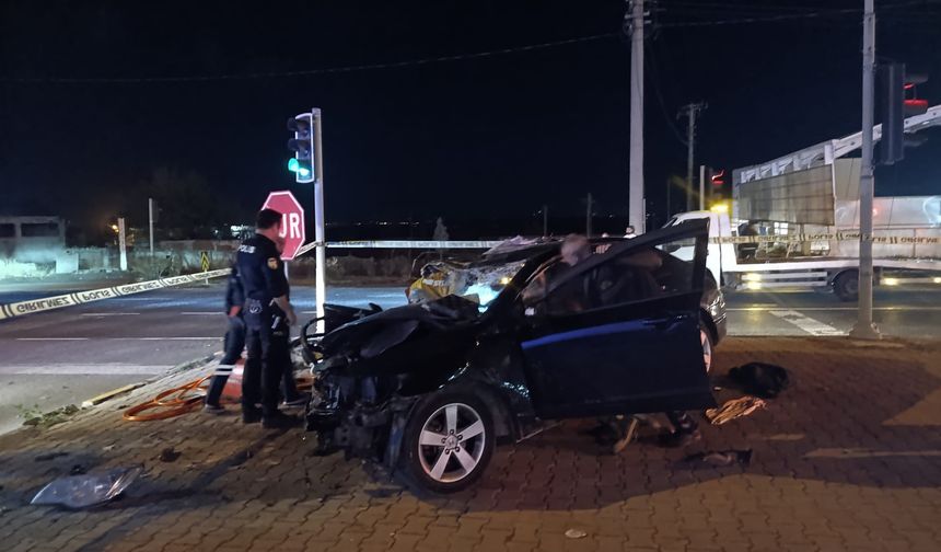 Manisa'da TIR ile otomobil çarpıştı: 1 ölü, 3 yaralı