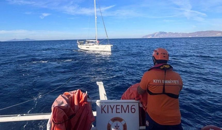 Muğla açıklarında sürüklenen yelkenli tekne kurtarıldı