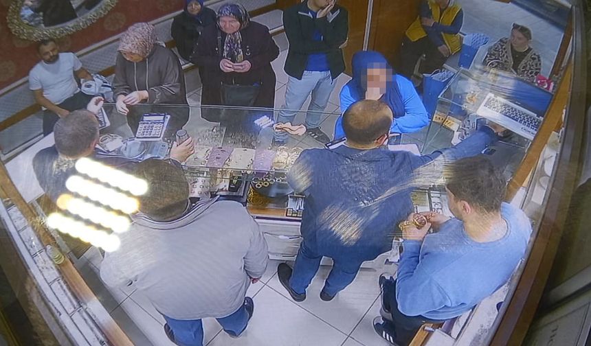 Müşteri gibi girdiği kuyumcudan 2 bileziği alıp kaçtı