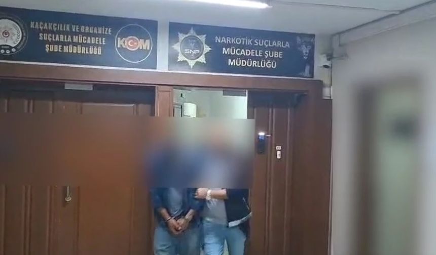 Sakarya- Anne ve oğlu tutuklandı; ellerindeki uyuşturucuyu kot pantolonlarla takas etmişler /Video eklendi