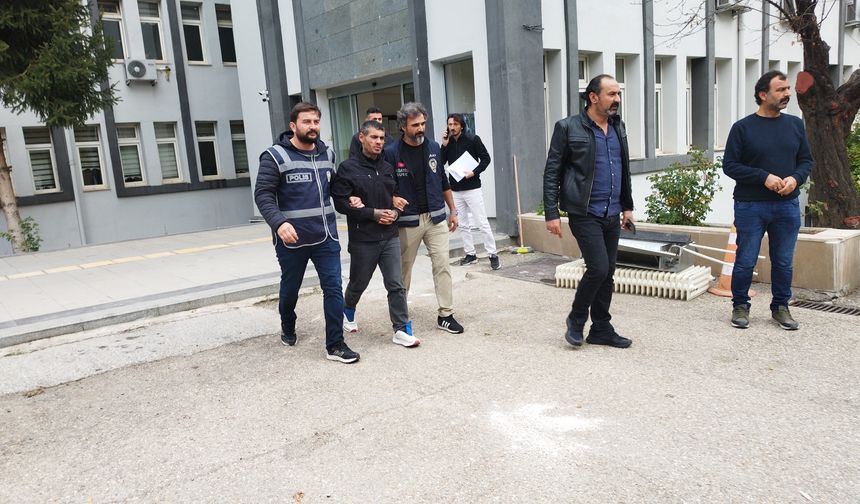 Telefonla aradığı kadını 1,5 milyon TL'lik ziynet eşyasını alarak dolandıran şüpheli tutuklandı