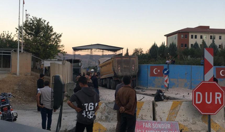 TIR'a arkadan çarpan kamyonun şoförü öldü