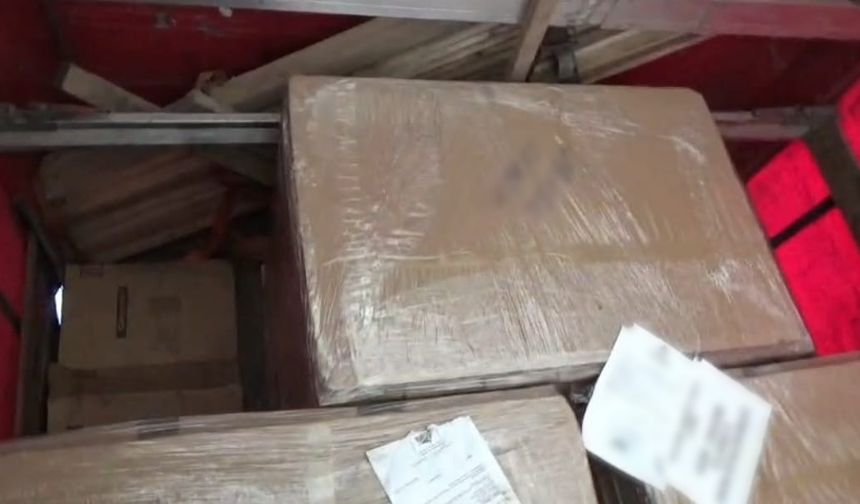 TIR'ın dorsesinde 8 kaçak göçmen yakalandı