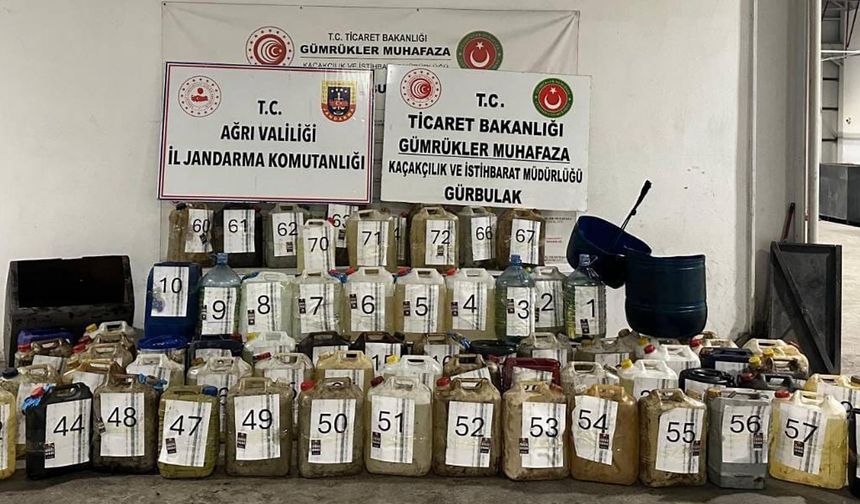 Yolcu otobüsünde 1 ton 167 kilogram sıvı metamfetamin ele geçirildi