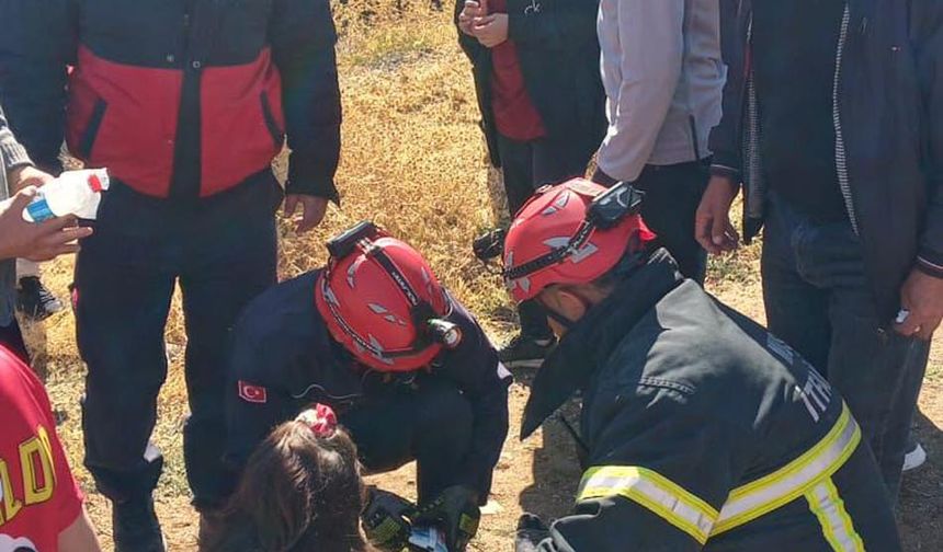 Yolcu treni servis minibüsüne çarptı; 17 öğrenci yaralandı