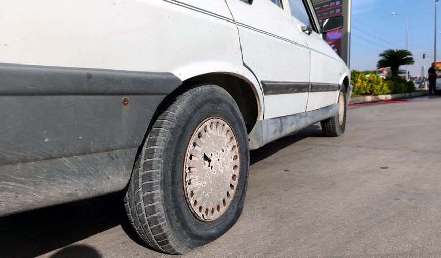 Adana- Otomobilin lastiği patlayınca yakalanan cinayet şüphelisi, susma hakkını kullandı /Video eklendi