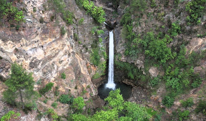 Amanos Dağları eteklerindeki Karaçay Vadisi'nde 7 yeni şelale keşfedildi