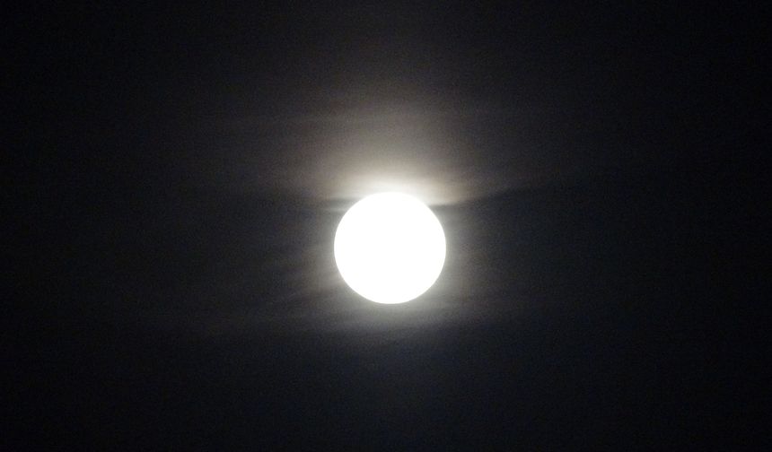 Antalya semalarında 'Kunduz Süper Dolunayı' görüntülendi