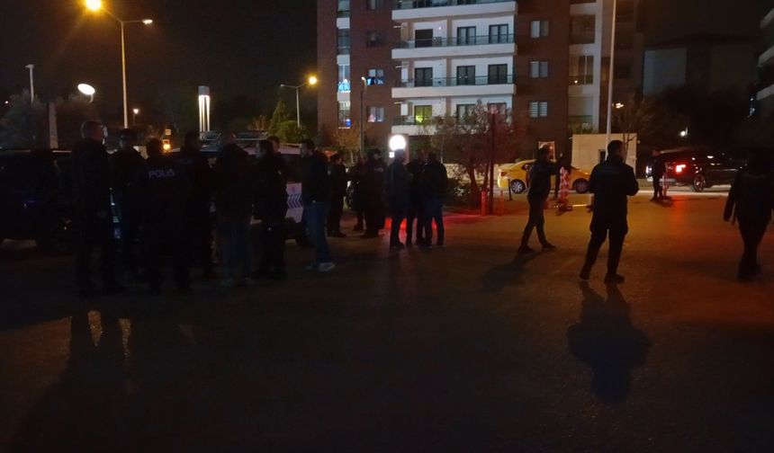 AVM'de bekçilere silah gösteren şüpheli gözaltına alındı