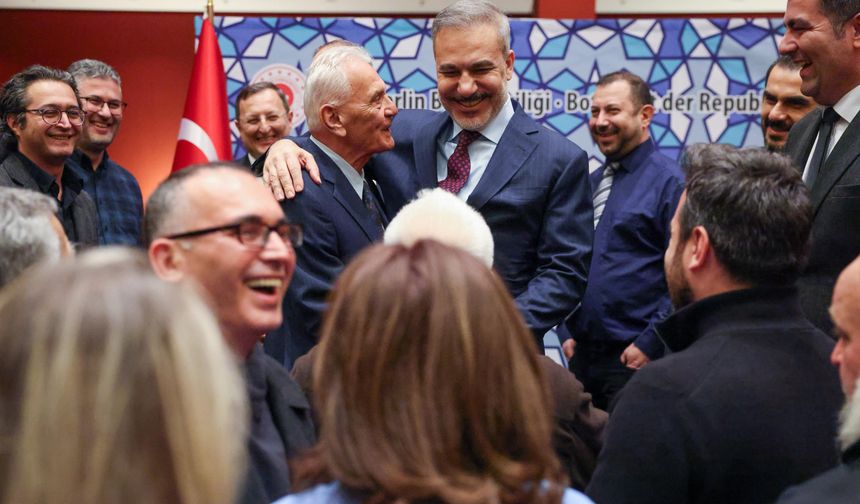 Bakan Fidan, Almanya'daki Türklerle bir araya geldi