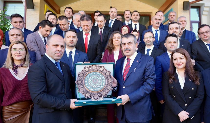 Bakan Tekin, Özbekistan'da Taşkent Türk Okulu'nu ziyaret etti