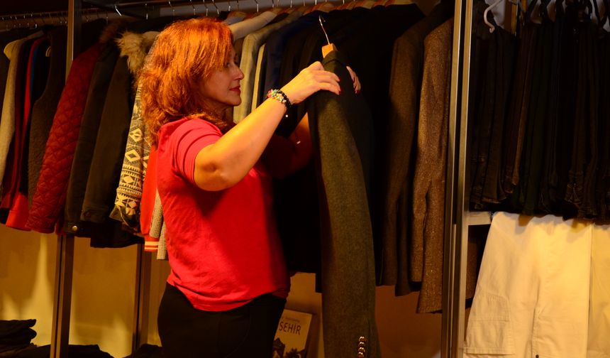 ‘Dolabınızda iyiliğe yer açın' sloganıyla, kıyafetlerini ihtiyaç sahibi arkadaşlarıyla paylaşıyorlar / Ek fotoğraflar