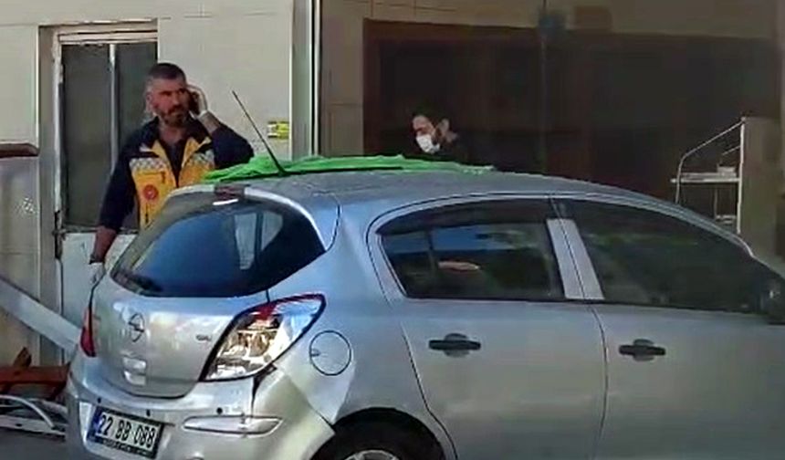 Edirne'de otomobil ekmek fırınına daldı: 4 yaralı