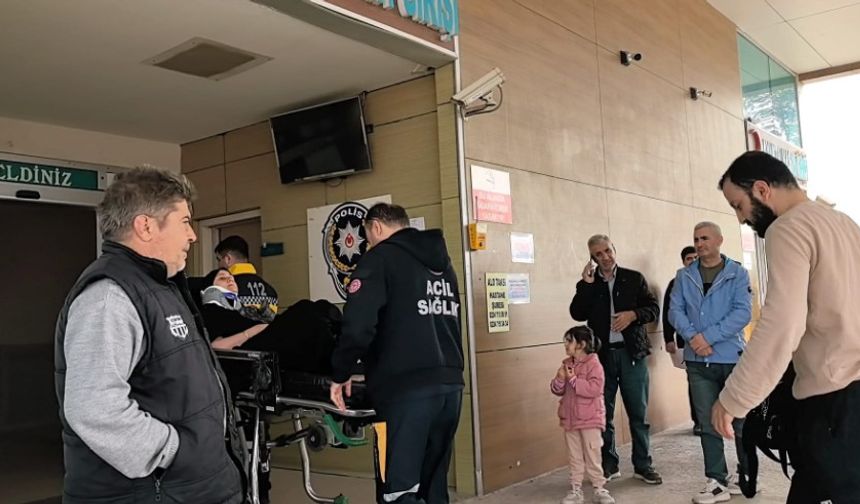 Eşinin direksiyon eğitimi verdiği kadın kaza yaptı; çift yaralandı