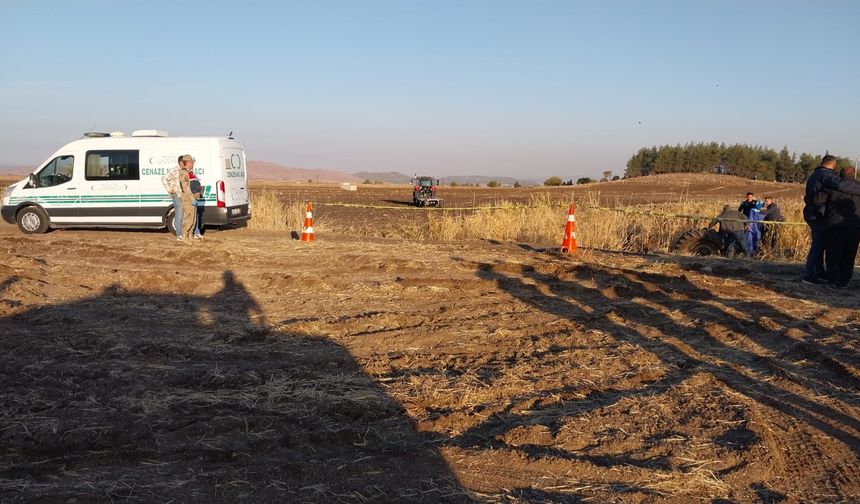 Gaziantep'te devrilen traktörün altında kalan sürücü öldü